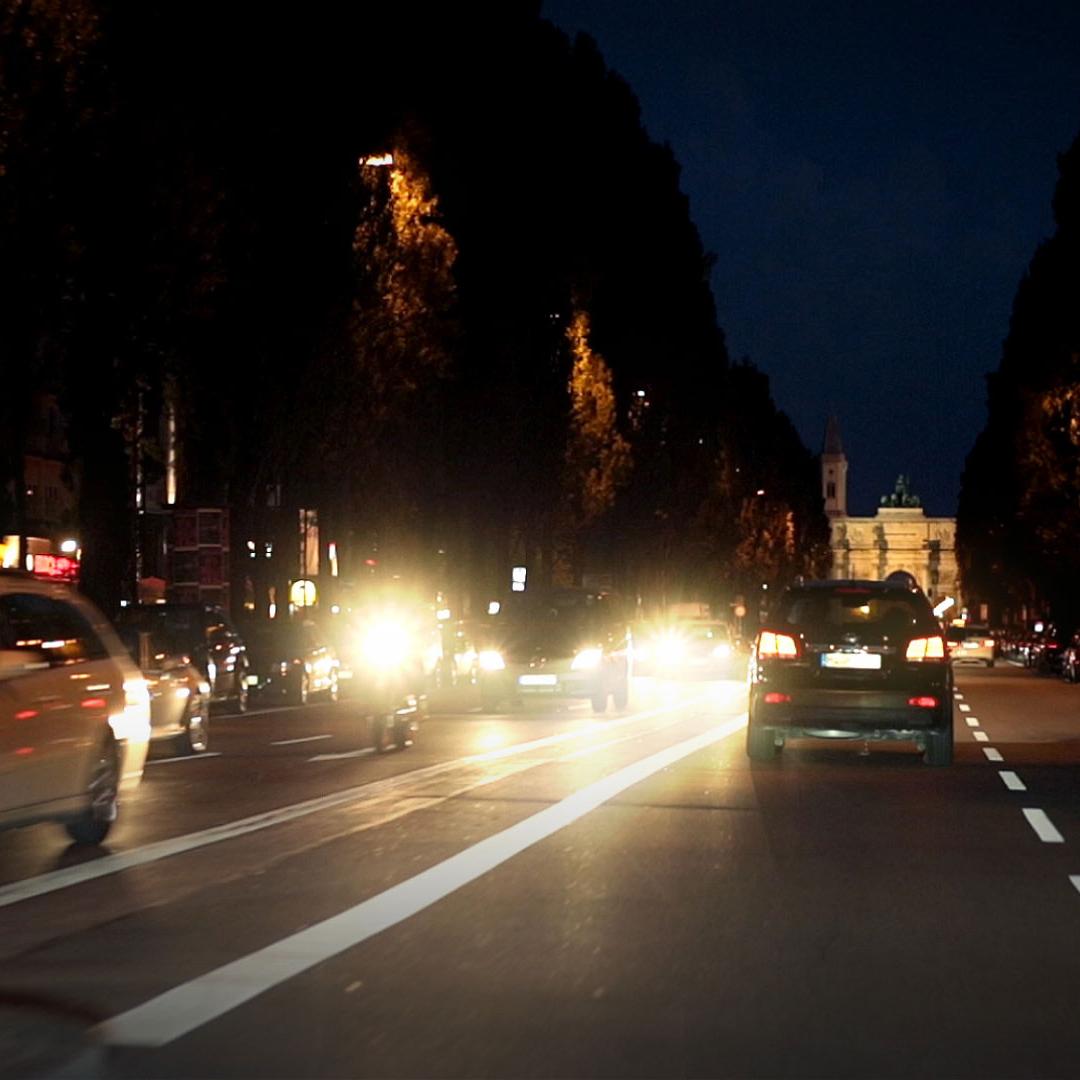 Glare from oncoming cars at night and dazzle from wet roads 